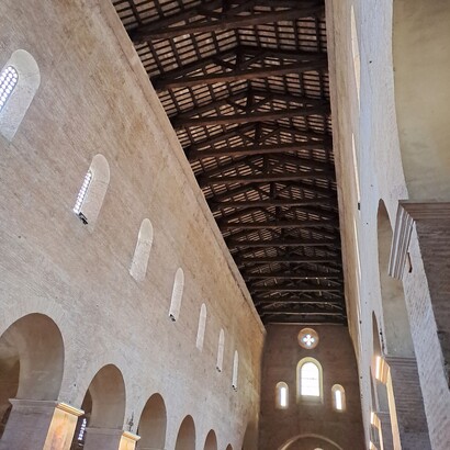 Chiesa dei Santi Vincenzo e Anastasio, interno, soffitto ligneo, ph. Angelica Maria Luciani 