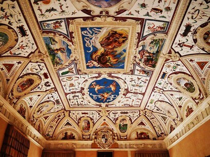 Soffitto della sala delle grottesche, Castello della Manta, Manta, provincia di Cuneo, Italia