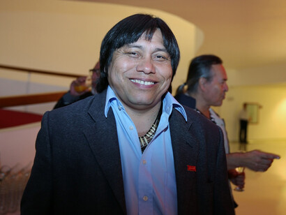 Daniel Munduruku é um dos principais representantes da literatura indígena no Brasil, abordando questões identitárias e o resgate da ancestralidade em seus livros e palestras
