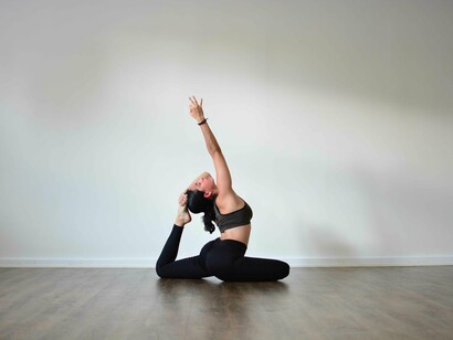 Lo yoga è una pratica che va ben oltre l’attività motoria e sportiva