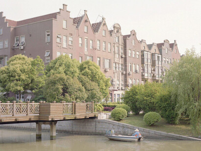 Serie fotográfica «Shanzhai» de Cian Oba-Smith dedicada a sitios en Shanghai y Hangzhou que imitan la arquitectura europea