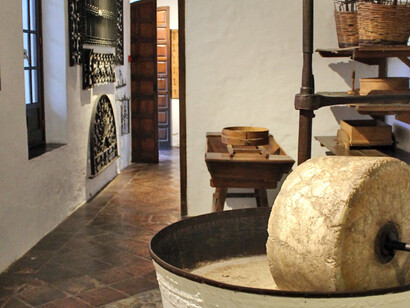 Panadería: La tahona, Exhibition view. Courtesy of Museo Unicaja de Artes y Costumbres Populares