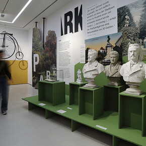 The bourgeoise on stage, exhibition view. Courtesy of History Museum
