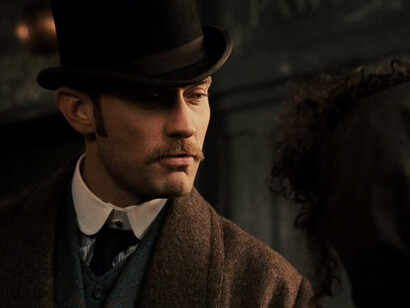 Jude Law nel ruolo del Dottor Watson nel film "Sherlock Holmes" del 2009 diretto da Guy Ritchie