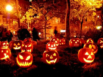 Calabazas de Halloween en una calle londinense