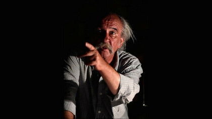 Guido Levi: “L’unica cosa che io ho da dire è che per fare le luci in teatro serve andare a recuperare i ritmi della natura e la luce dentro la natura. Finché non si fa questo, non si capisce che cosa vuol dire fare la luce”. © Fabrizio Sansoni