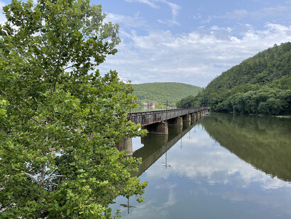 James River flows to the Chesapeake Bay, Virginia, USA