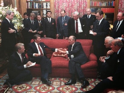 Ronald Reagan y Mijail Gorvachov