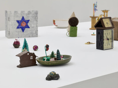 C. Mae Bloom, Moments before seconds after, exhibition view. Courtesy of The Sunday Painter 