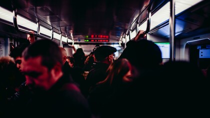 A vida acompanha quem pode, mas, acima de tudo, quem quer manter o pé a fundo no acelerador. Se não dermos conta da velocidade vertiginosa dos dias, o nosso tempo nesta Terra resume-se a duas páginas de um livro mal escrito. Penso que ninguém, na verdade, quer isso