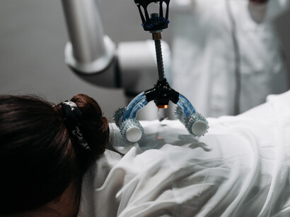 Máquina robotizada realiza procedimento em paciente