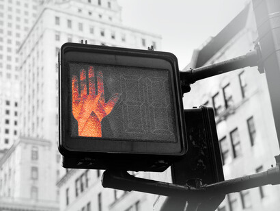 Semaforo rosso in segno di stop