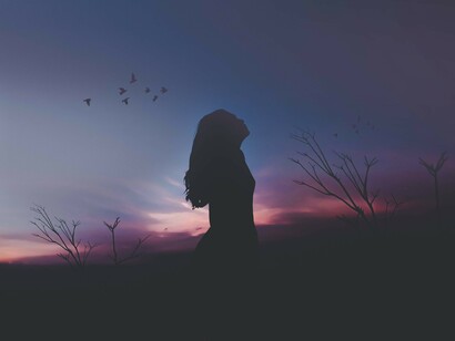 Il processo educativo consente l'acquisizione e il miglioramento dei saperi e dei comportamenti delle persone inserite in un dato contesto sociale