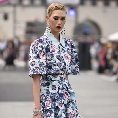 Desfile en la calle durante la semana de la moda en Londres, Reino Unido