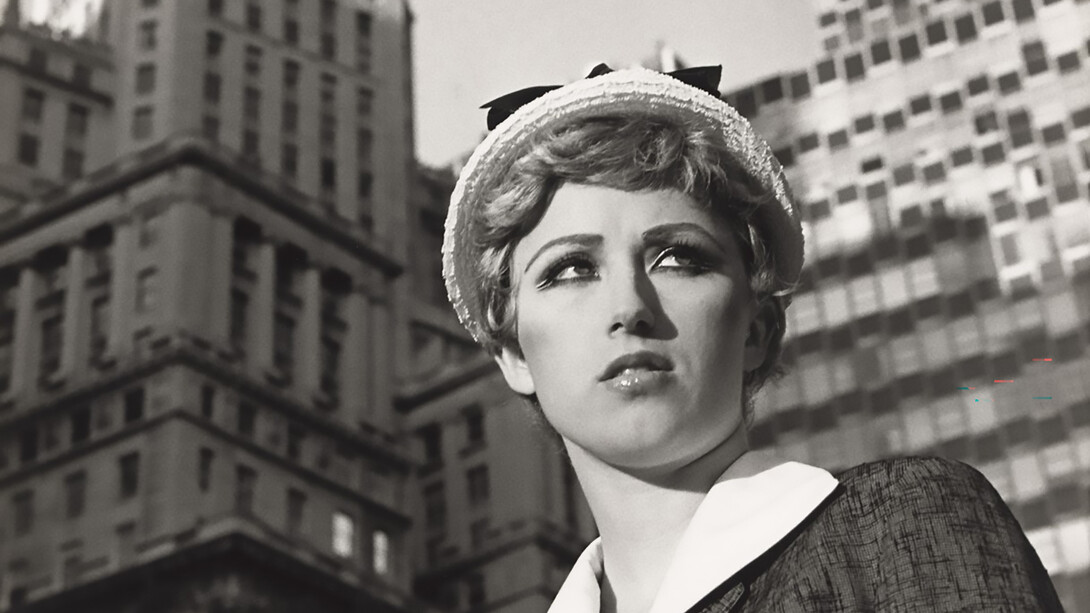 Cindy Sherman, Untitled Film Still #21. (1978) Gelatin silver print. Approx. 20 × 25 cm. New York: Collection of Museum of Modern Art. Courtesy and copyright the artist