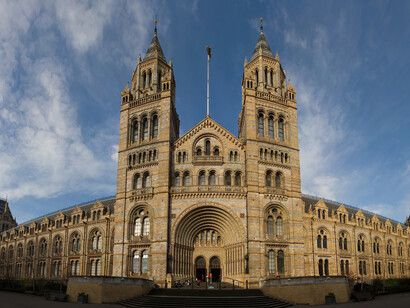 Londres. Fachada principal del Museo de Historia Natural