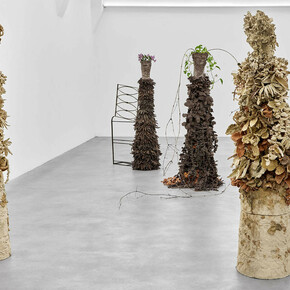 Chiara Camoni, Colonne, exhibition view. Courtesy of SpazioA