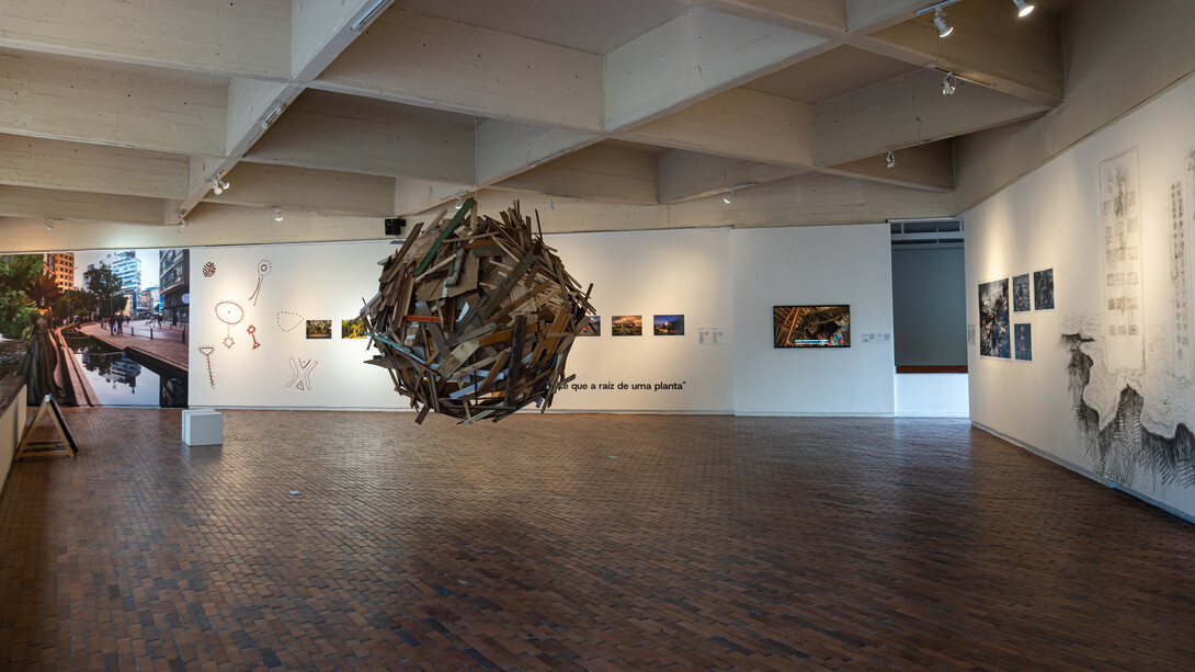 Uýra, Memórias de alagamento [Recuerdos inundados], vista de exhibición. Cortesía del MAMBO 