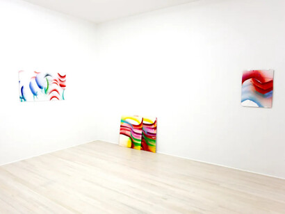 Mariah Robertson, Many mini moons, exhibition view. Courtesy of Halsey McKay Gallery