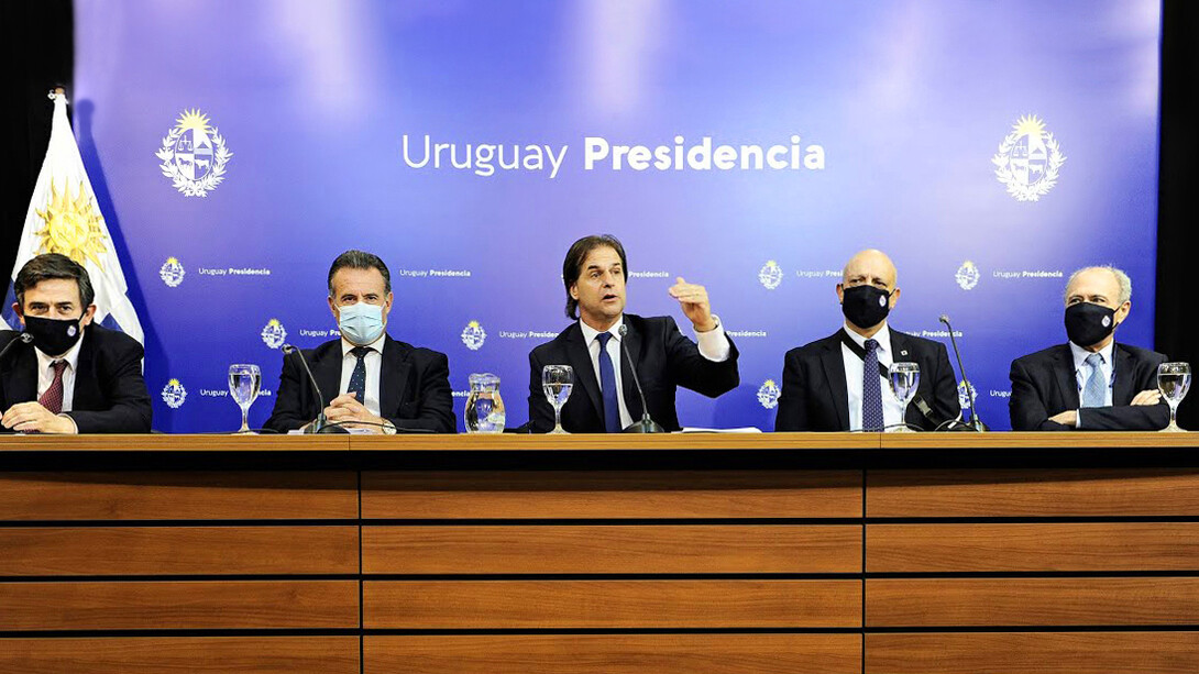 El Grupo Asesor Científico Honorario (GACH) con el presidente de la República Oriental del Uruguay, Luis Lacalle Pou