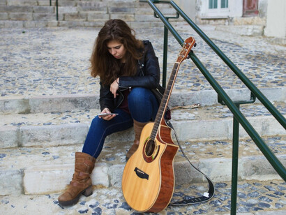 La muchacha que cantaba en la plaza dejó de hacerlo porque Carasuela le advirtió que “no era decoroso”