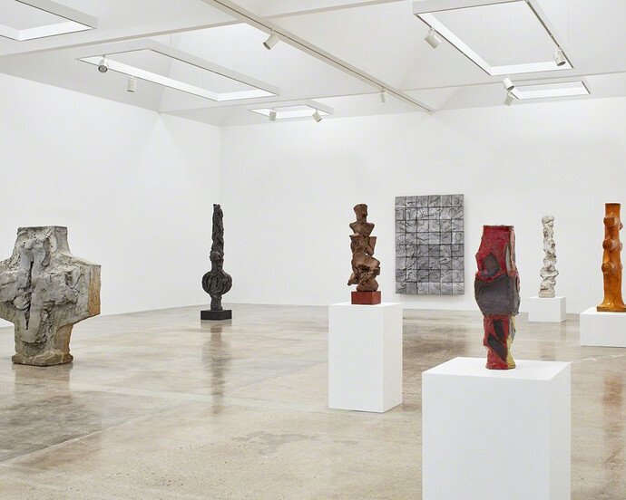 Sculpture 1958-1964, Exhibition view. Courtesy of Kayne Griffin Corcoran