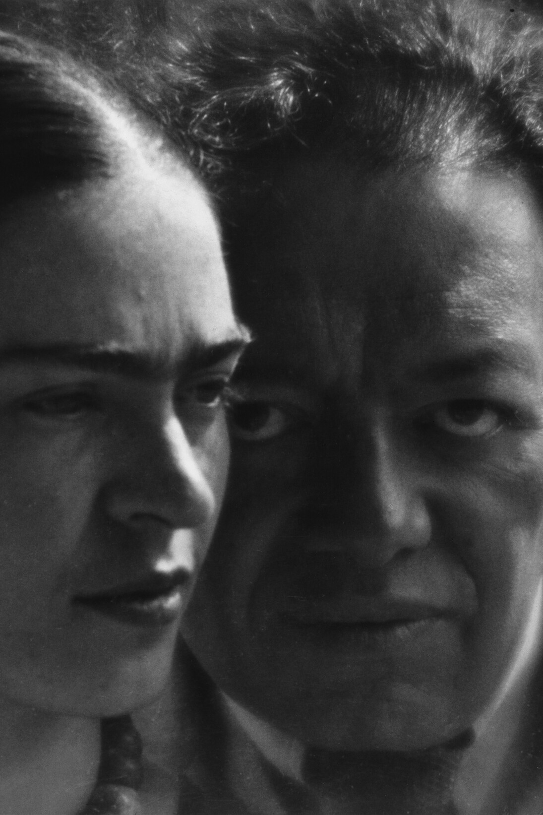 Martin
Munkácsi
Diego
and
Frida,
1934,
Gelatin
silver
print
(printed
later
by
Joan
Munkácsi
),
The
Jacques
and
Natasha
Gelman
Collection
of
20th
Century
Mexican
Art,
courtesy
of
the
Vergel
Foundation
and
the
Tarpon
Trust
©
Howard
Greenberg
Gallery