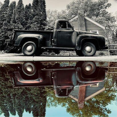 Margaret Innerhofer, Heavy Metal - Pick Up, 2023, signature on the back, archival pigment print on Hahnemühle cotton canvas, 109.2x109.2cm. Edition of 3, © Margaret Innerhofer. Courtesy of Ethan Cohen Gallery