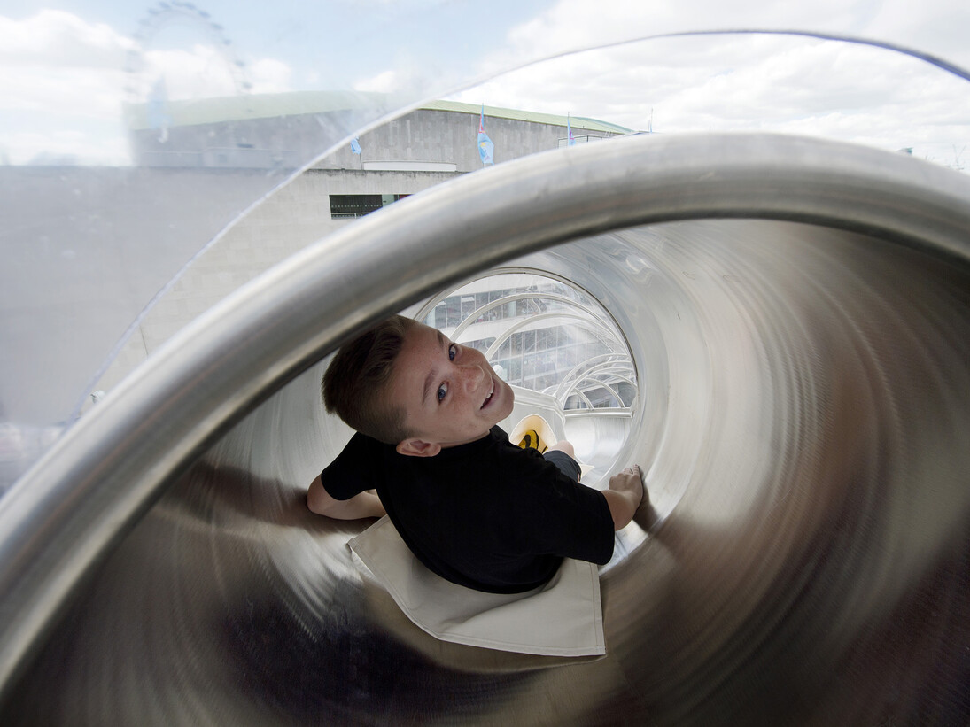 Carsten Höller, Isomeric Slides, 2015 © Carsten Höller. Installation View Carsten Höller l Decision, Hayward Gallery, London 2015. Courtesy of the artist and LUMA Foundation Photo © Linda Nylind