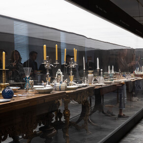 Various artists, Little table, cover thyself! Exhibition view. Courtesy of Designmuseum Danmark