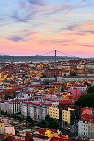 Lisboa, capital de Portugal conocida como la ciudad de las siete colinas, combina historia, cultura y modernidad, haciendo de ella un destino único y vibrante