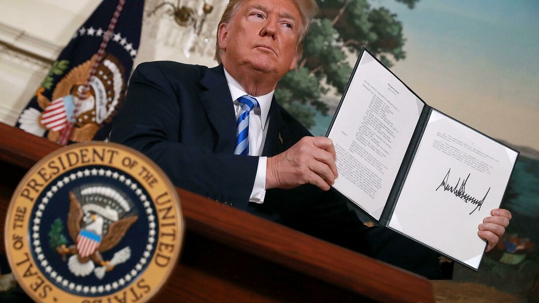 Trump después firmar la revocación del Acuerdo