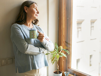 Mulher contemplativa. Já não pertenço mais aqui