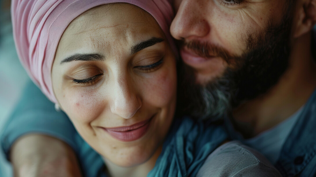 A husband supports his wife during her breast cancer treatment