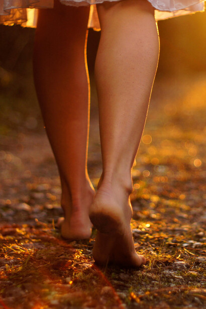 Pasear descalzo