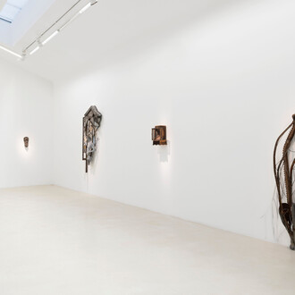 Chiffon Thomas, Ribbon sharp, vue de l'exposition. Avec l'aimable courtoisie de la Galerie Perrotin