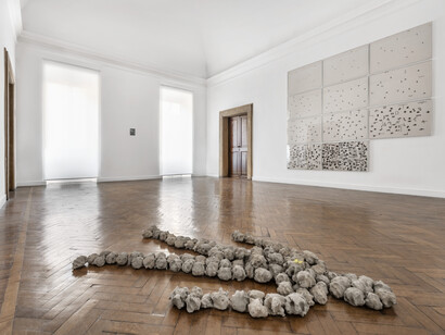 Alighiero e Boetti, Raddoppiare dimezzando, vista della mostra. Per gentile concessione dell'Accademia Nazionale di San Luca