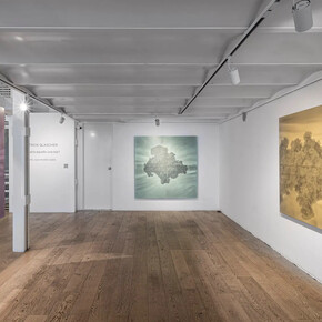 Patrick Gläscher ¿Si fuera aquello una isla? vista de exhibición. Cortesía de la Galería Praxis 