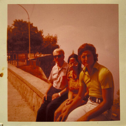 Dall'archivio fotografico di famiglia dell'autrice, Cesareo Raffaella. Mamma e papà in vacanza, tra il 1970 e il 1974