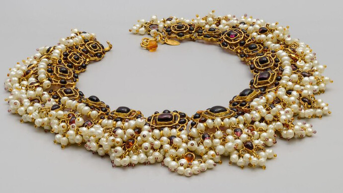 Bijoux-Bijoux! Courtesy of Kunstgewerbemuseum