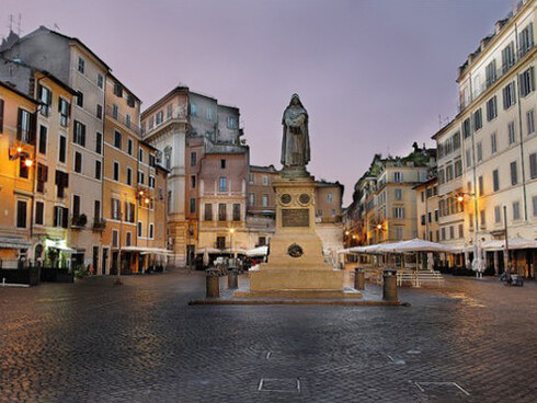 Piazza Campo de’ Fiori dove morì Giordano Bruno