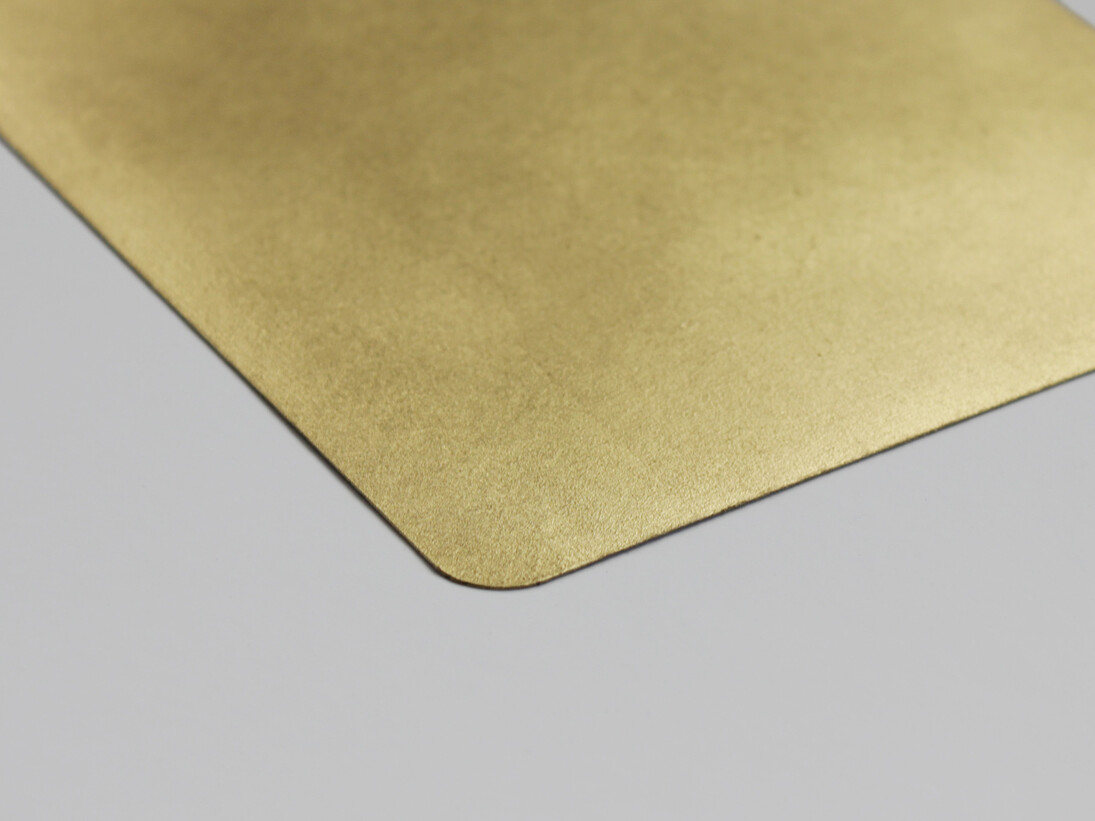 Stéphanie Saadé, "Golden Memories", 2014, ancienne photographie, feuille d’or, éd. unique + 2ea, var. n°2/5, 10 x 15 cm, courtesy of galerie anne barrault