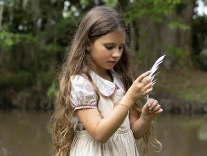 Fotograma del filme «La chica salvaje», producida por Reese Witherspoon y Lauren Neustadter