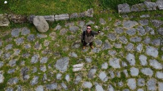 Valentino De Ponte Cardona nell'Area Archeologica di Ocriculum, provincia di Terni, Italia, foto di Valentino De Ponte Cardona