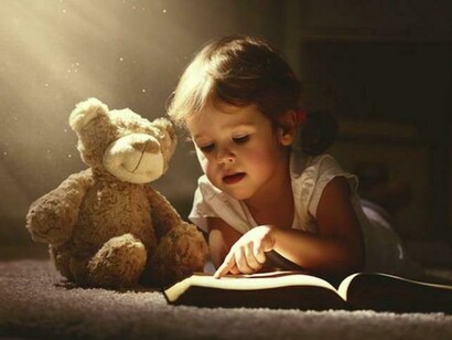 Leggere è vivere più intensamente, addentrandosi nei fatti, descrivendoli, analizzandoli come mai faremmo nell’esperienza diretta