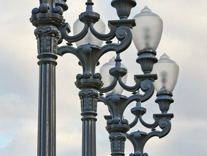 Chris Burden, Light of Reason, 2014. 24 restored cast-iron street lamps. Rose Art Museum Acquisition Fund, Gift of Monroe and Edith Geller and Russian Sale Gift, 2014.3. © Chris Burden. Charles Mayer Photography