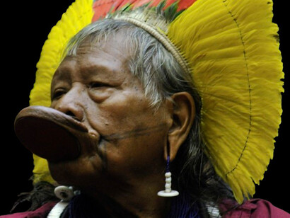 O Cacique Raoni Metuktire usou do espaço no Plenário da Câmara dos Deputados para reivindicar direitos às comunidades indígenas no Brasil