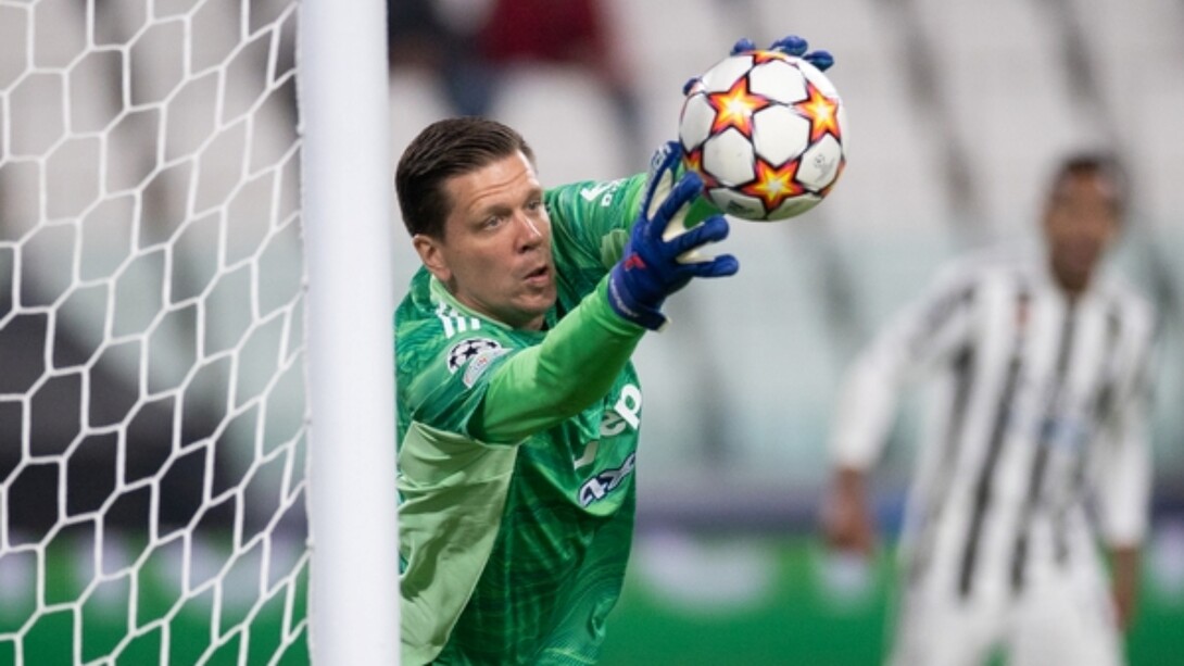 Nell'estate del 2017, Szczęsny è stato acquistato dalla Juventus, dove ha ereditato il posto di Gianluigi Buffon come portiere titolare