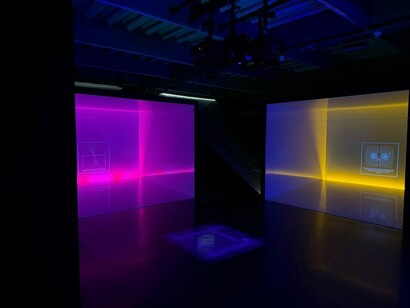 Bia Lessa, Anos-luz, vista da exposição. Cortesia do Museu de Arte Moderna do Rio de Janeiro