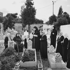 Yawm al-Firak, Grieving mothers. Jenin Refugee camp, Palestine, 2023. Courtesy of Foam © Sakir Khader / Magnum Photos. 